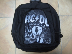 AC/DC ruksak čierny, 100% polyester. Rozmery: Výška 42 cm, šírka 34 cm, hĺbka až 22 cm pri plnom obsahu